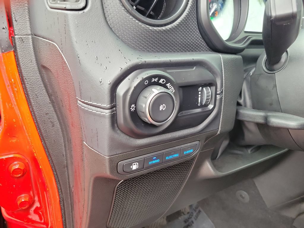 Certified 2025 Jeep Wrangler Unlimited Rubicon 4xe w/ Convenience Group AWD/4WD image 17