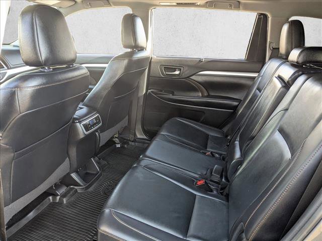 Used 2019 Toyota Highlander XLE image 16