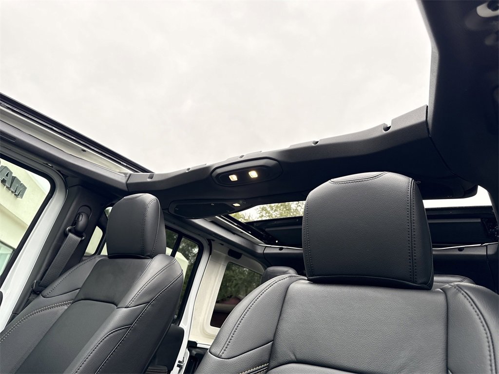 Certified 2025 Jeep Wrangler Sahara w/ Safety Group image 29