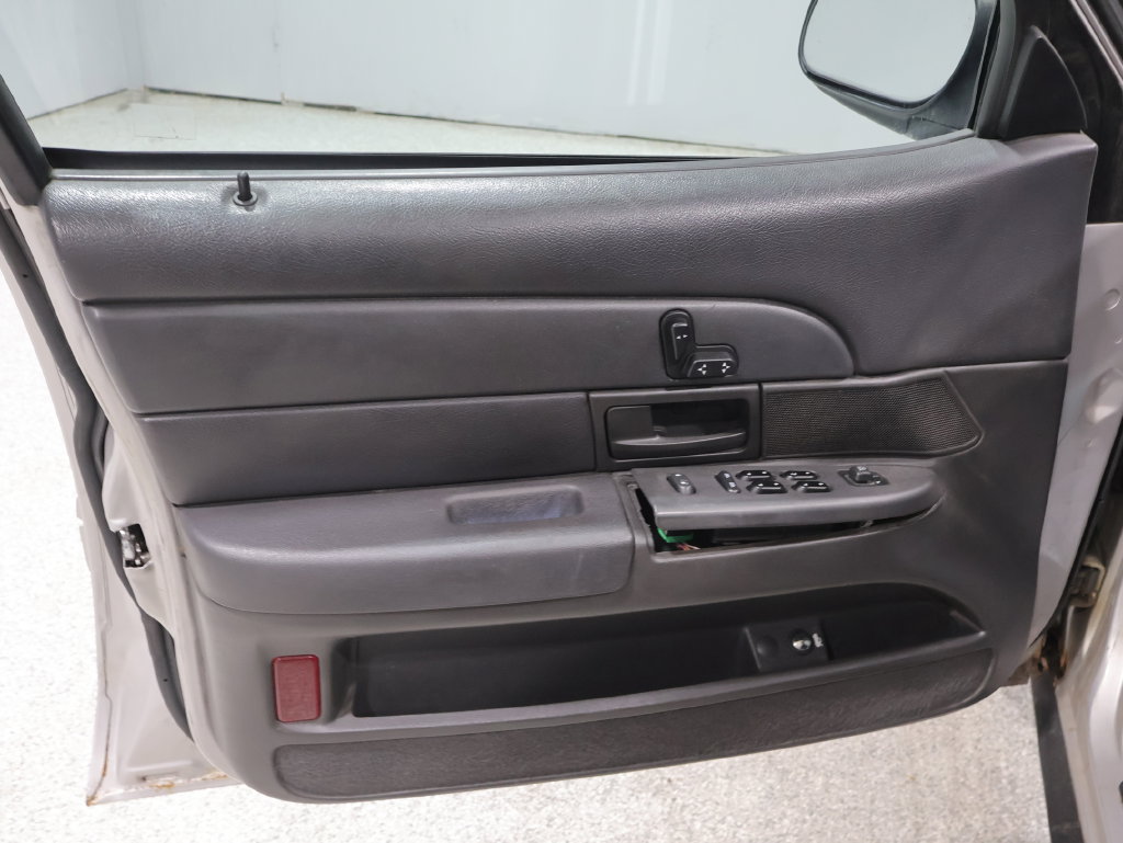 Used 2004 Ford Crown Victoria LX RWD image 20