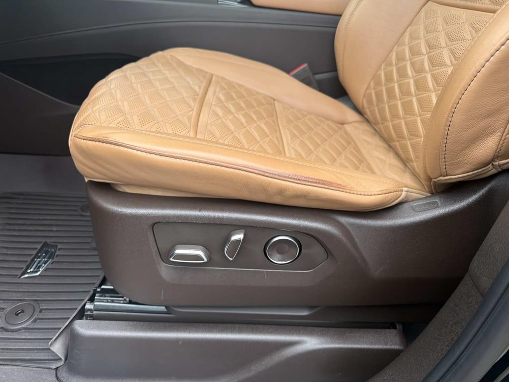 Used 2023 Cadillac Escalade Premium Luxury w/ LPO, Floor Liner Package AWD/4WD image 17