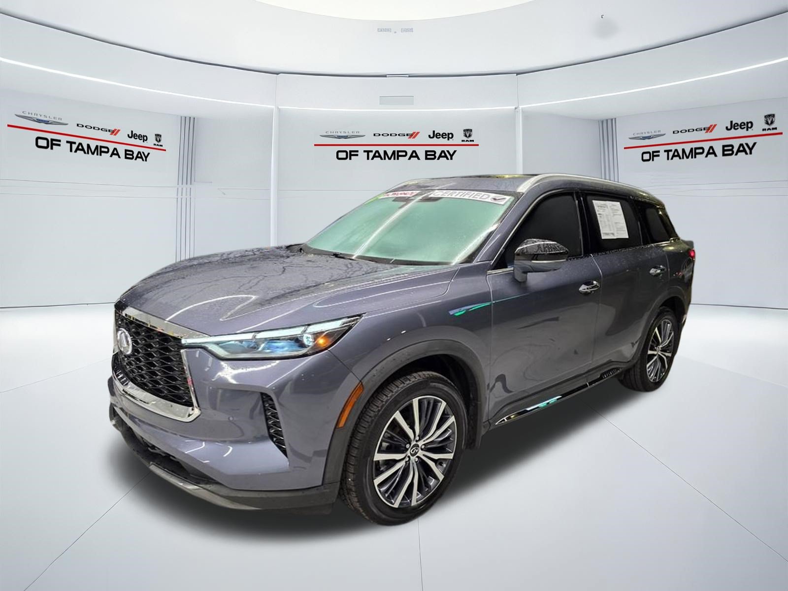 Used 2023 INFINITI QX60 Sensory w/ Vision Package FWD image 2
