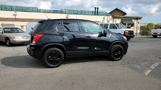 Certified 2022 Chevrolet Trax LS w/ Tint and Cruise Package image 9