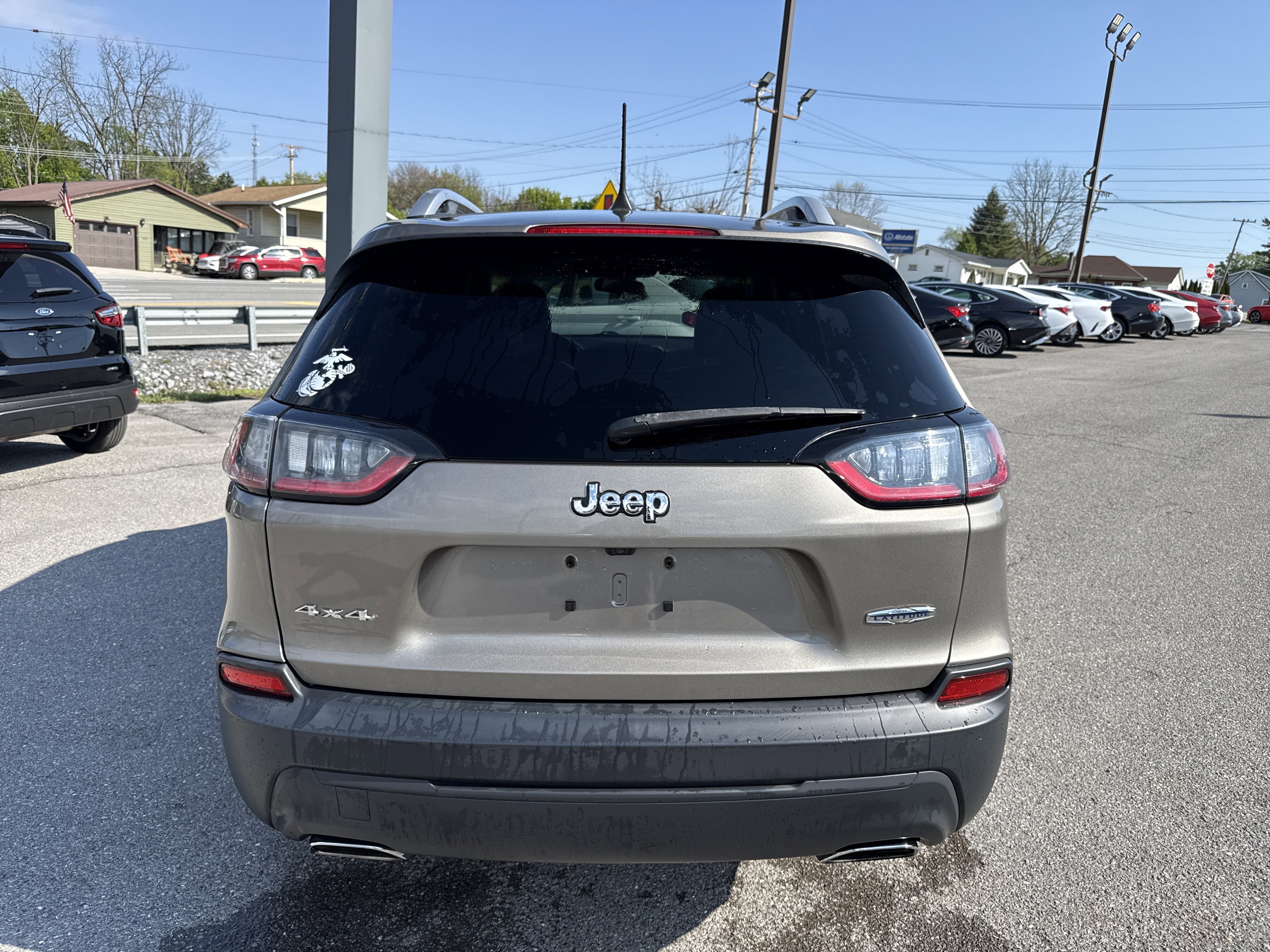 Used 2019 Jeep Cherokee Latitude Plus w/ Cold Weather Group AWD/4WD image 4