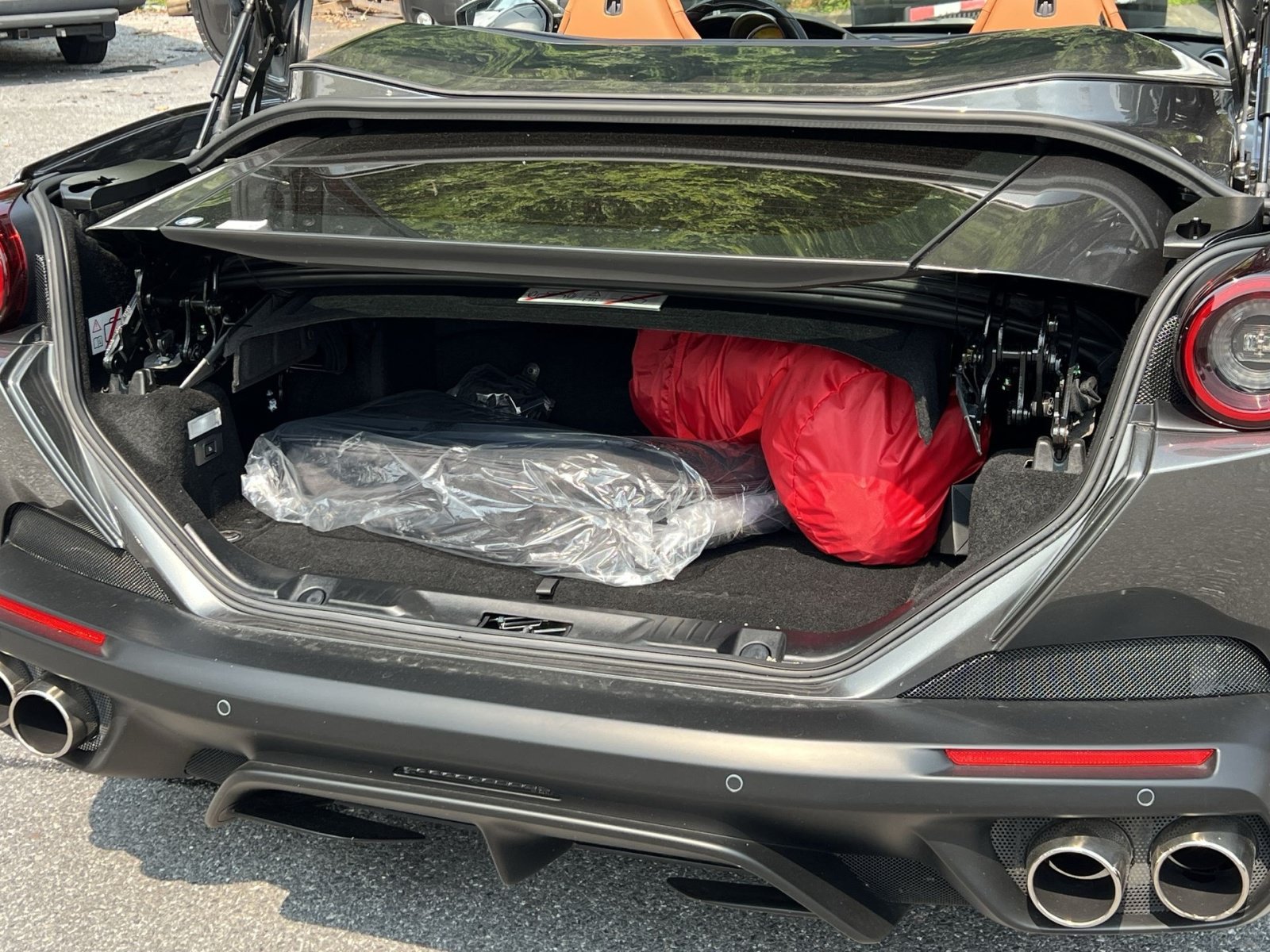 Used 2020 Ferrari Portofino RWD image 31
