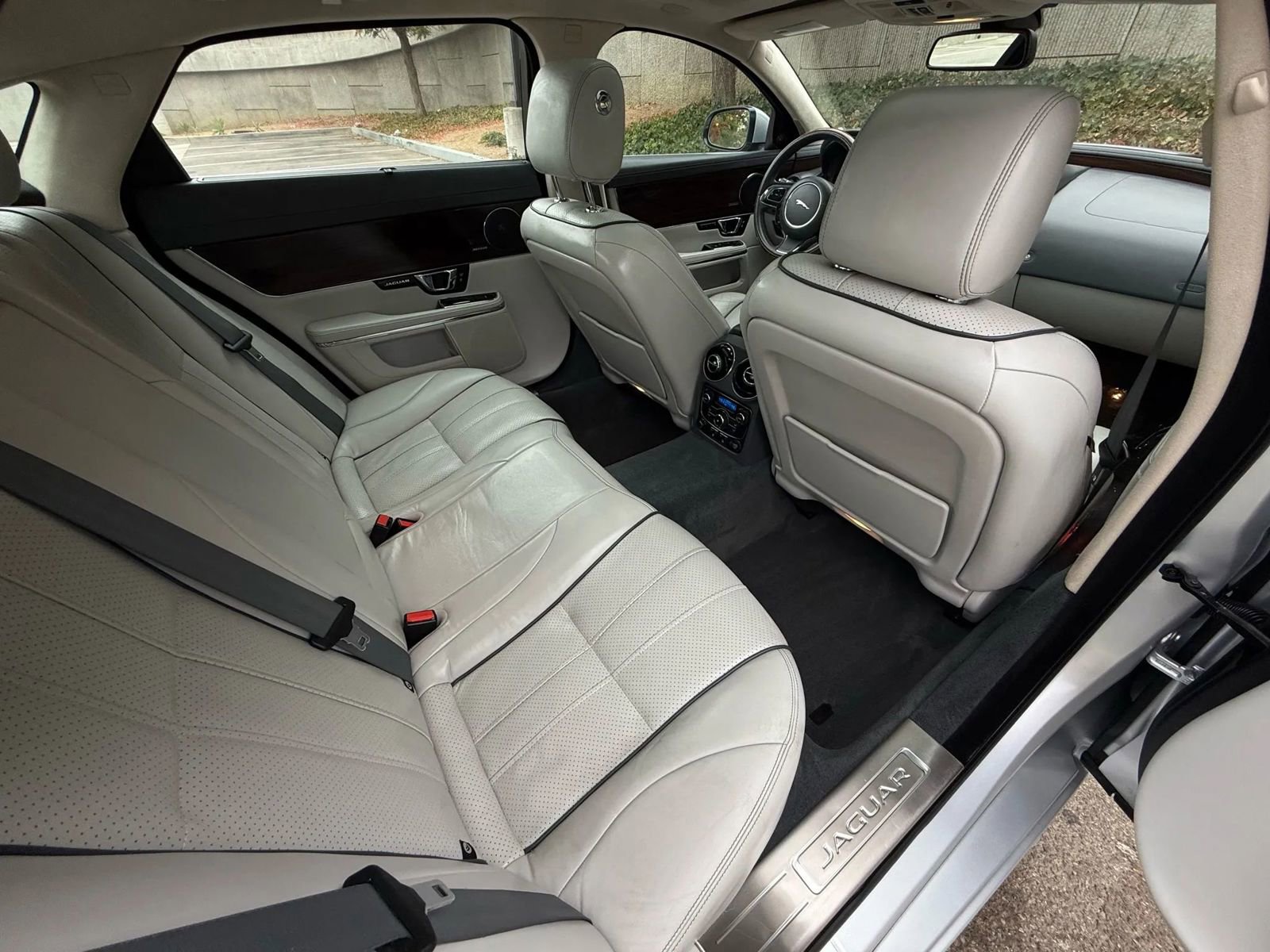 Used 2014 Jaguar XJ L Portfolio image 45