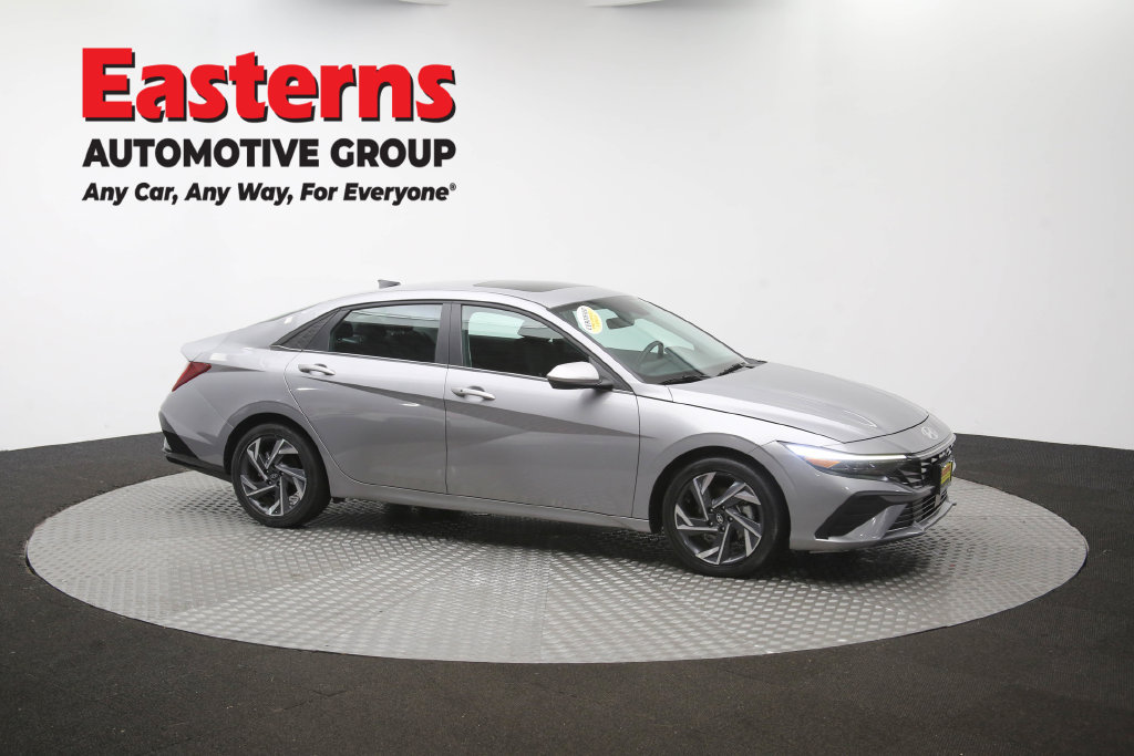 Used 2025 Hyundai Elantra SEL FWD image 51
