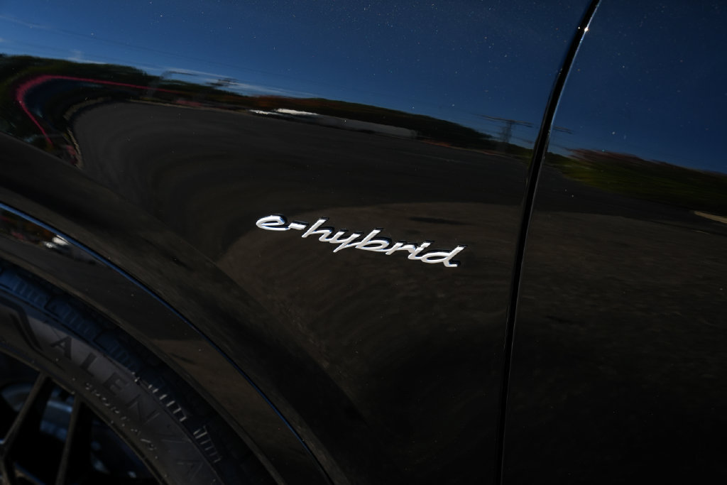 Certified 2026 Porsche Cayenne E-Hybrid AWD/4WD image 13