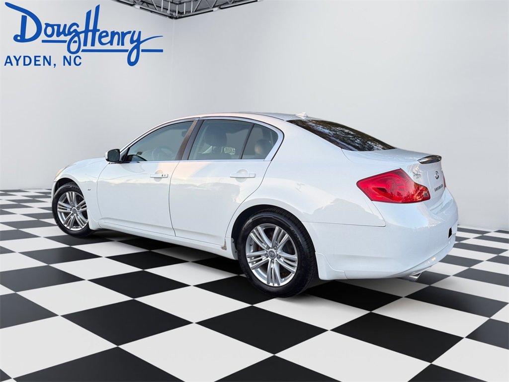 Used 2015 INFINITI Q40 w/ Moonroof Package image 3