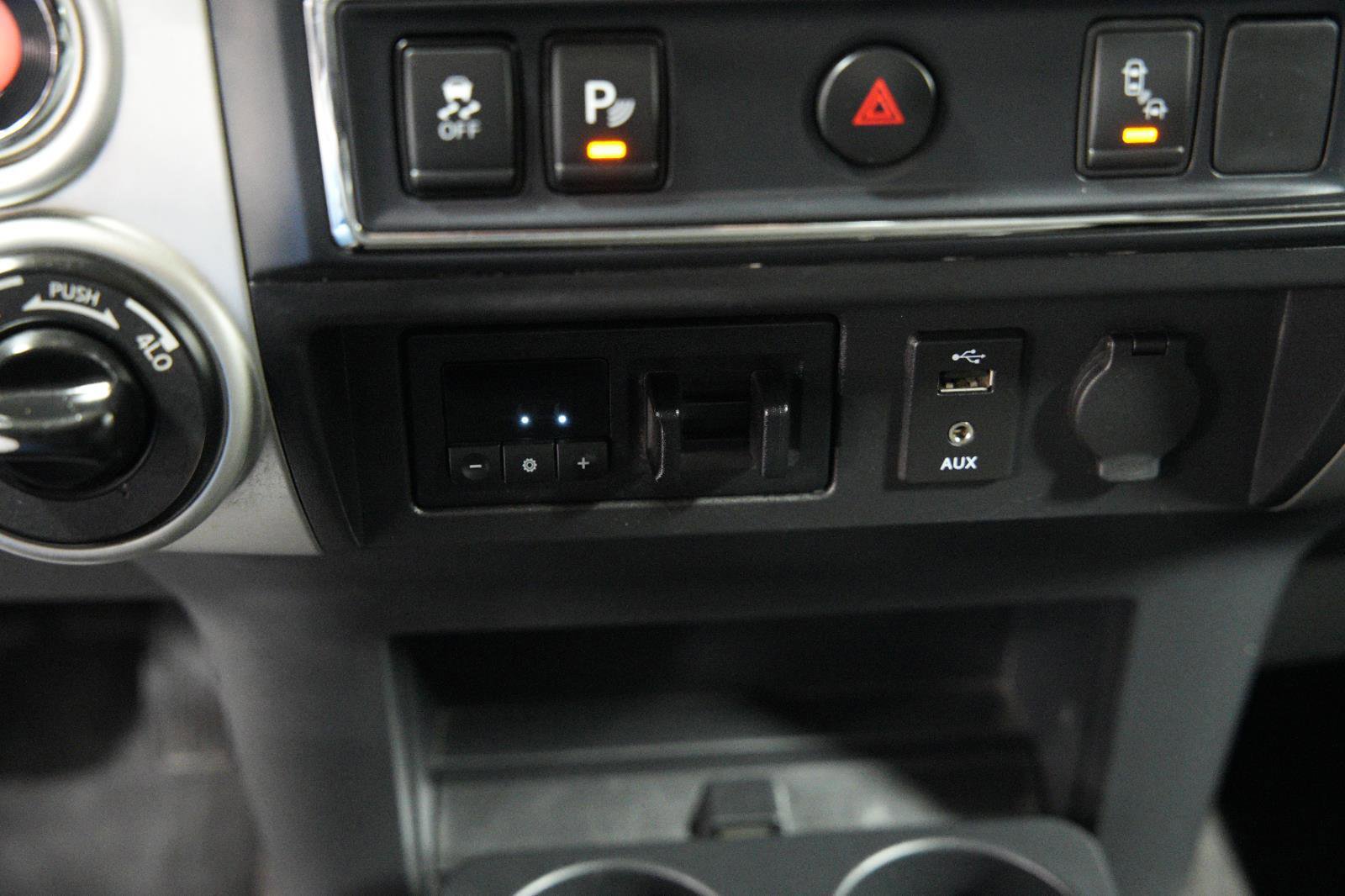 Used 2017 Nissan Titan SV image 36