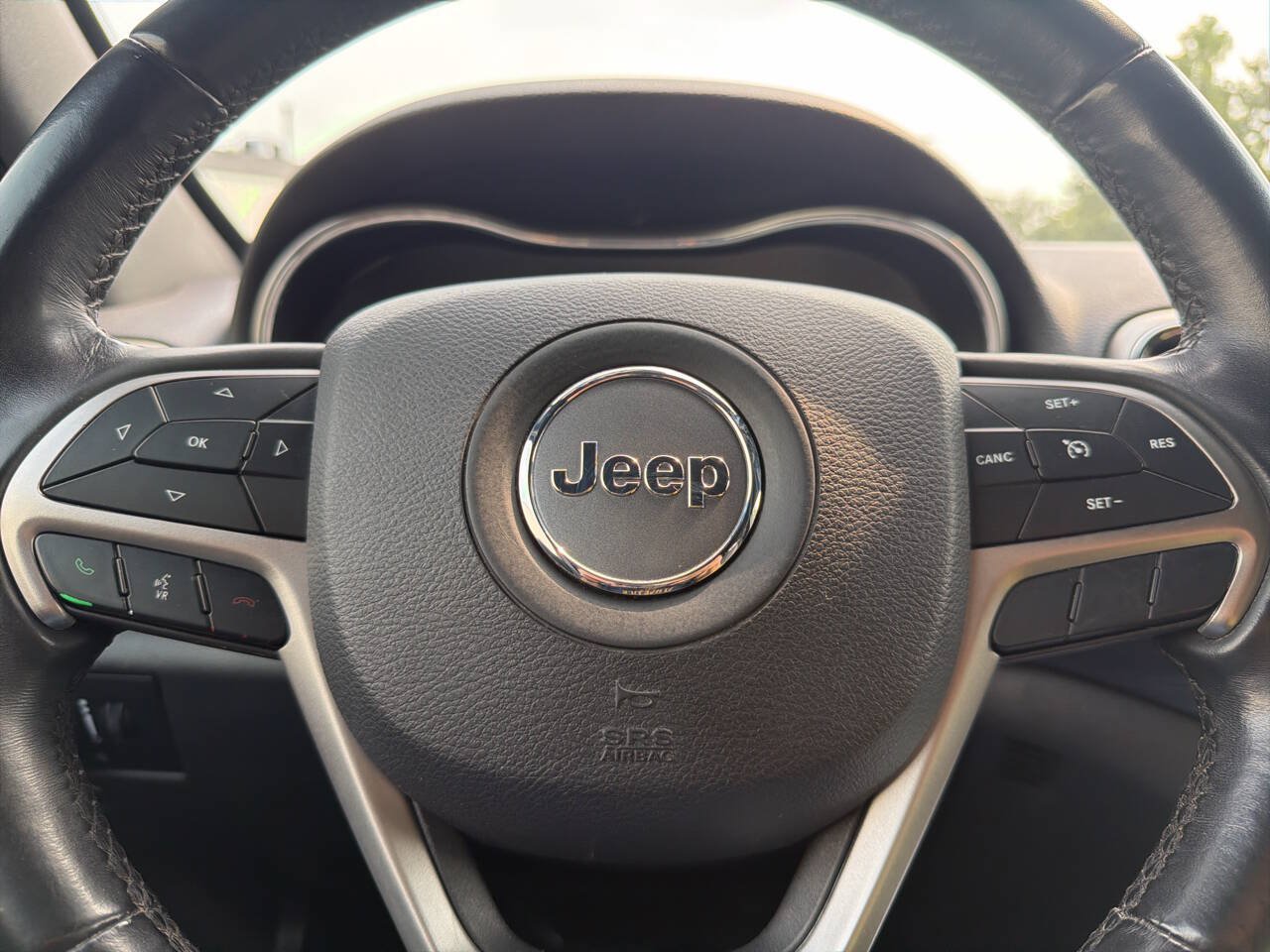 Used 2019 Jeep Grand Cherokee Laredo AWD/4WD image 10