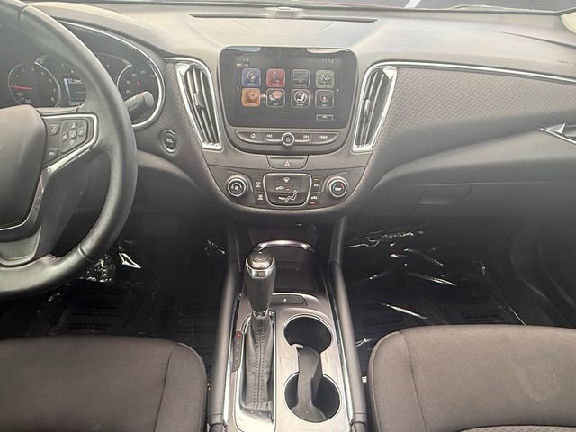 Used 2018 Chevrolet Malibu LT image 3