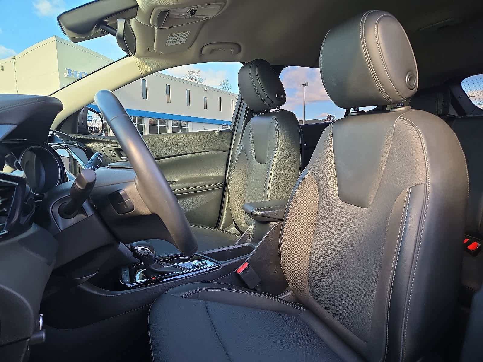 Used 2022 Buick Encore GX Preferred w/ Sport Touring Package image 17