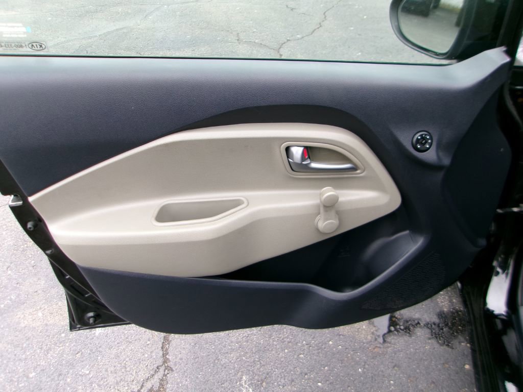 Used 2014 Kia Rio LX image 7