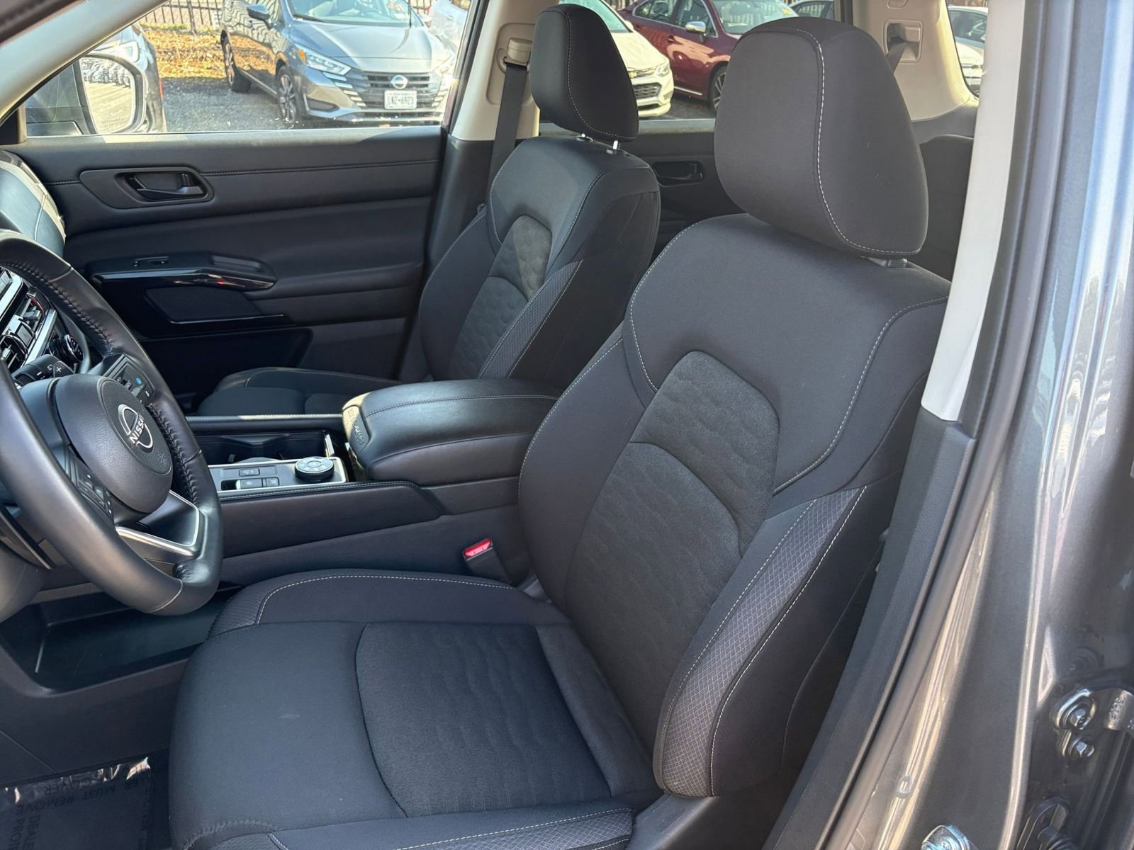 Used 2025 Nissan Pathfinder SV image 39