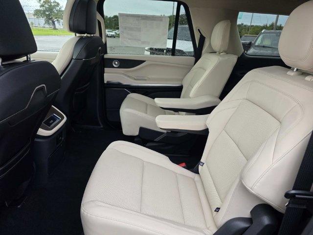 New 2027 Lincoln Navigator L Reserve w/ Jet Appearance Package RWD image 7