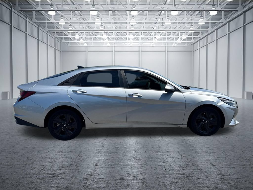 Used 2022 Hyundai Elantra SEL FWD image 8