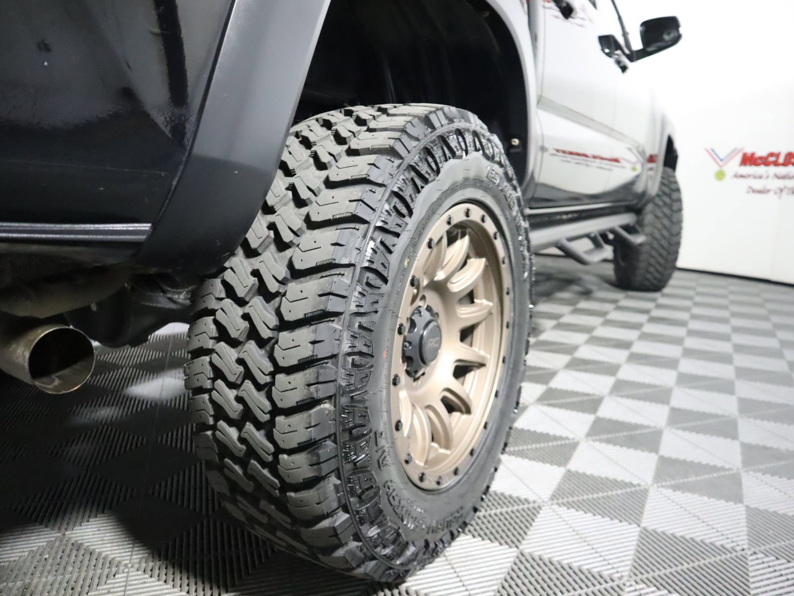 Used 2016 Toyota Tacoma TRD Off-Road w/ Towing Package AWD/4WD image 10