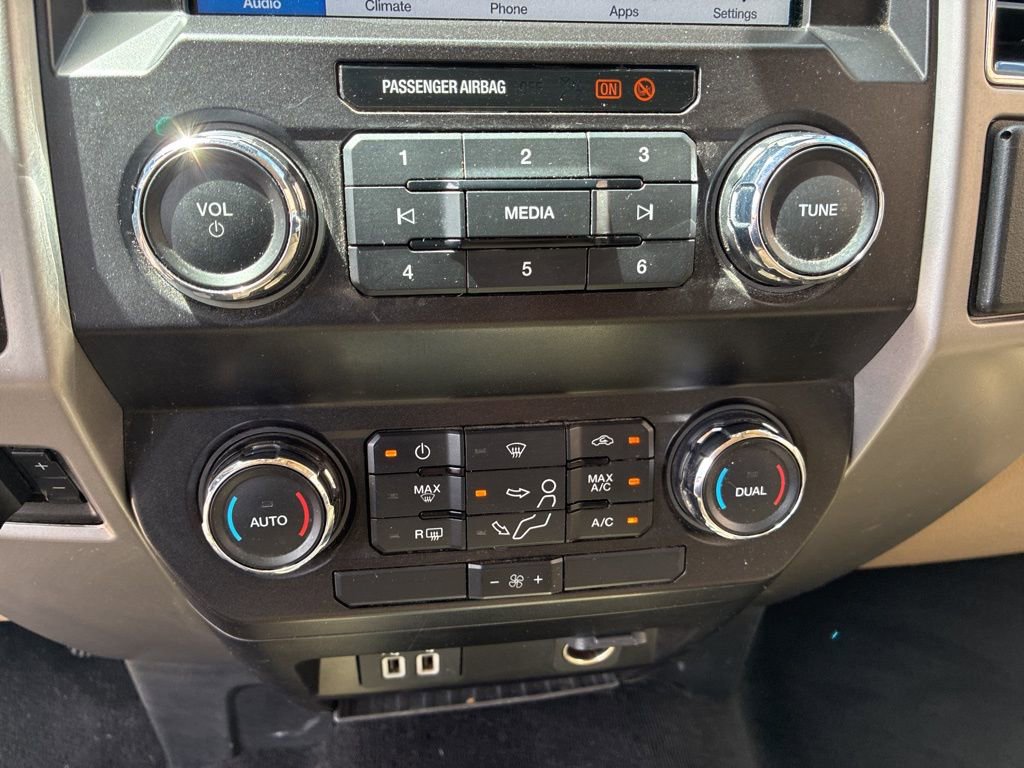 Used 2019 Ford F350 Lariat w/ Chrome Package AWD/4WD image 39