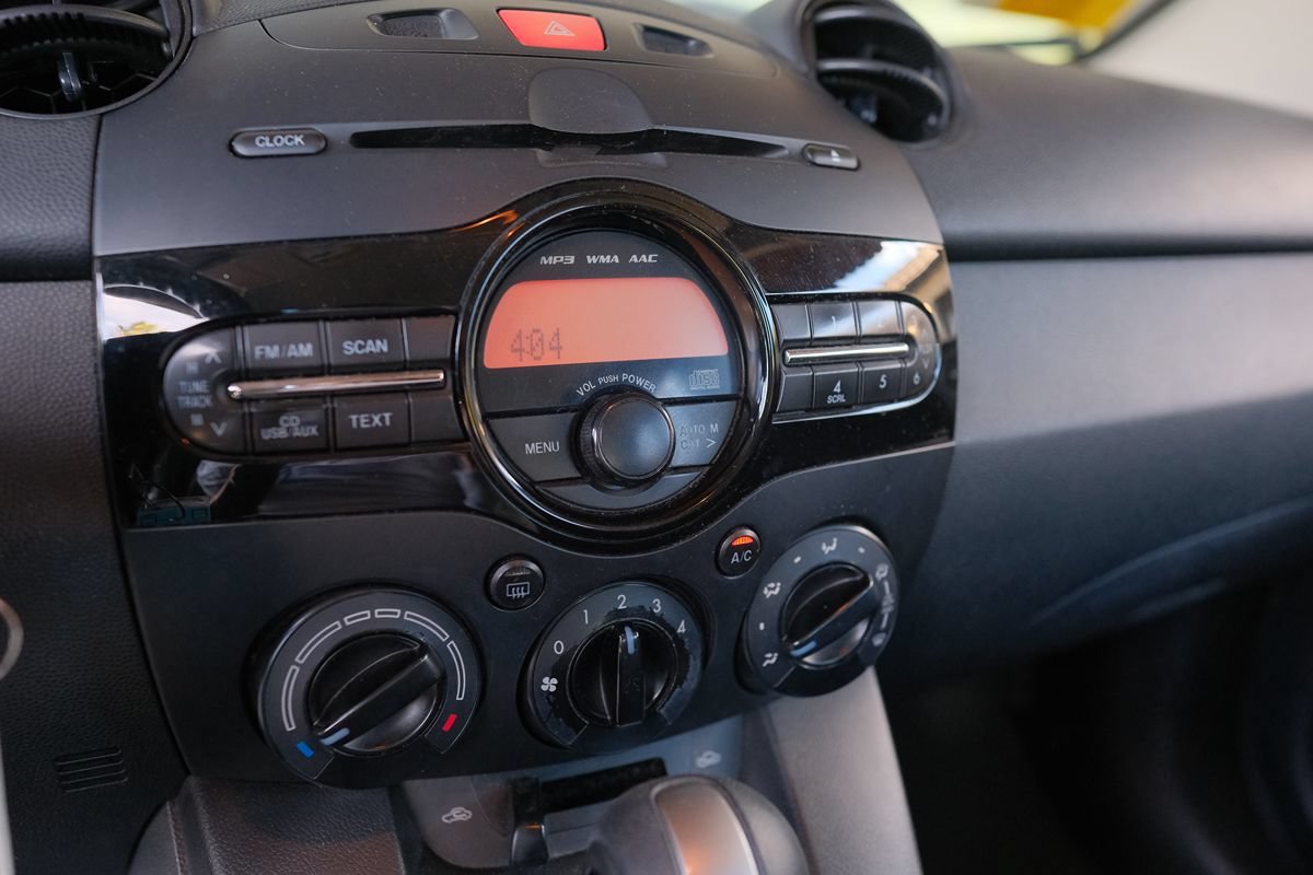 Used 2014 MAZDA MAZDA2 Sport FWD image 17