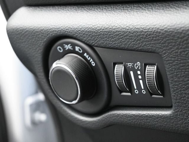 New 2025 Chrysler Voyager LX FWD image 36