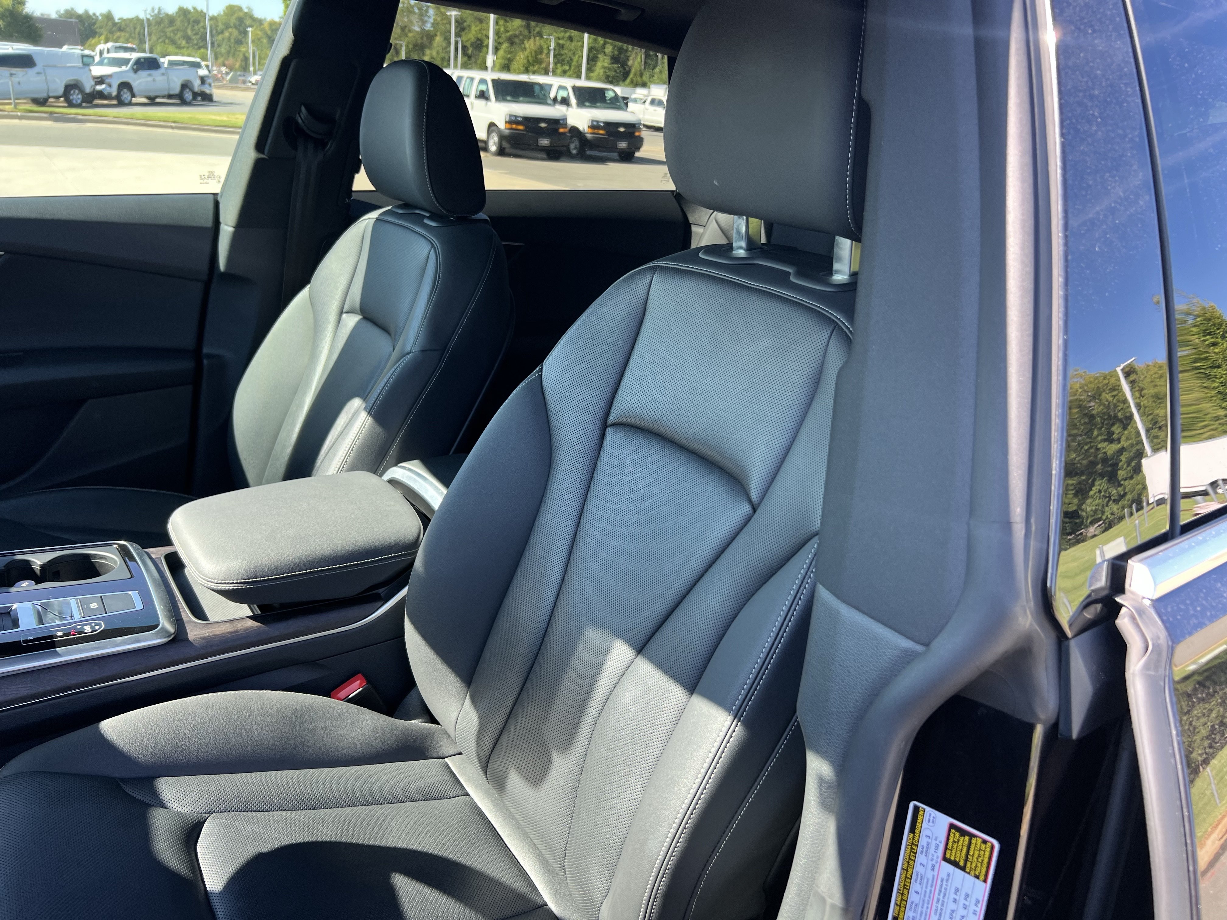 Used 2019 Audi Q8 Premium Plus AWD/4WD image 17