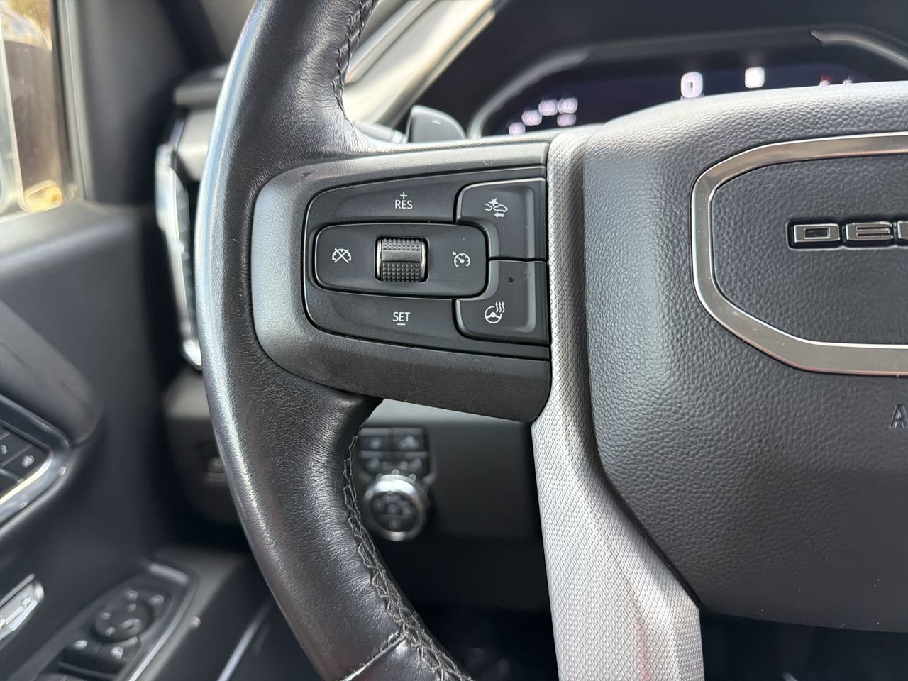 Used 2022 GMC Sierra 1500 Denali AWD/4WD image 26
