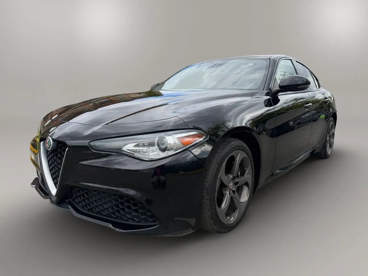 Used 2018 Alfa Romeo Giulia AWD image 1