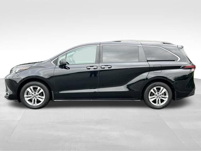 Used 2024 Toyota Sienna XLE w/ XLE Plus Package AWD/4WD image 2