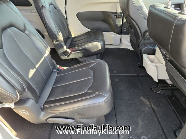 Used 2024 Chrysler Pacifica Touring-L FWD image 18