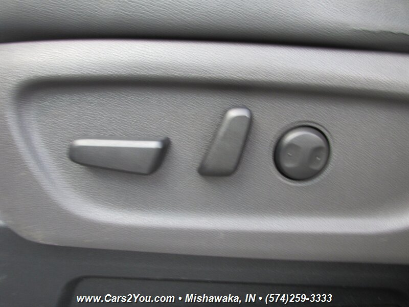 Used 2017 Kia Sedona LX w/ LX Essentials Premium Package FWD image 12
