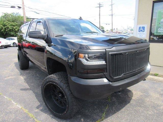 Used 2018 Chevrolet Silverado 1500 LT AWD/4WD image 1