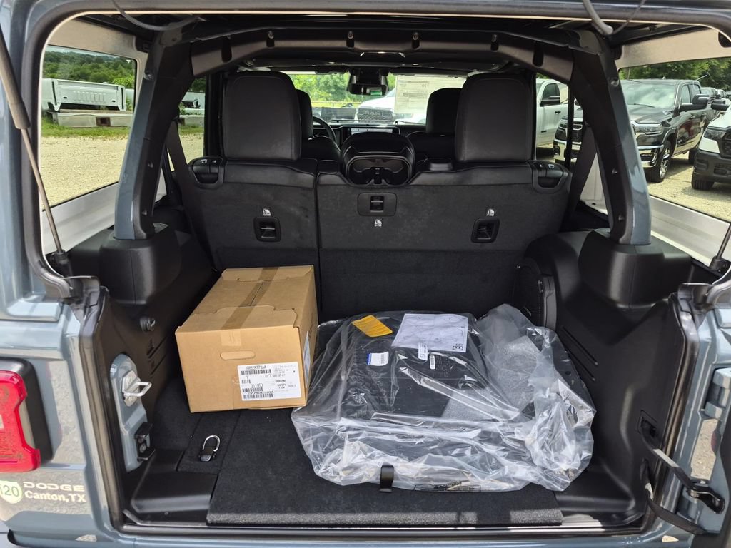 New 2026 Jeep Wrangler Unlimited Sahara AWD/4WD image 10