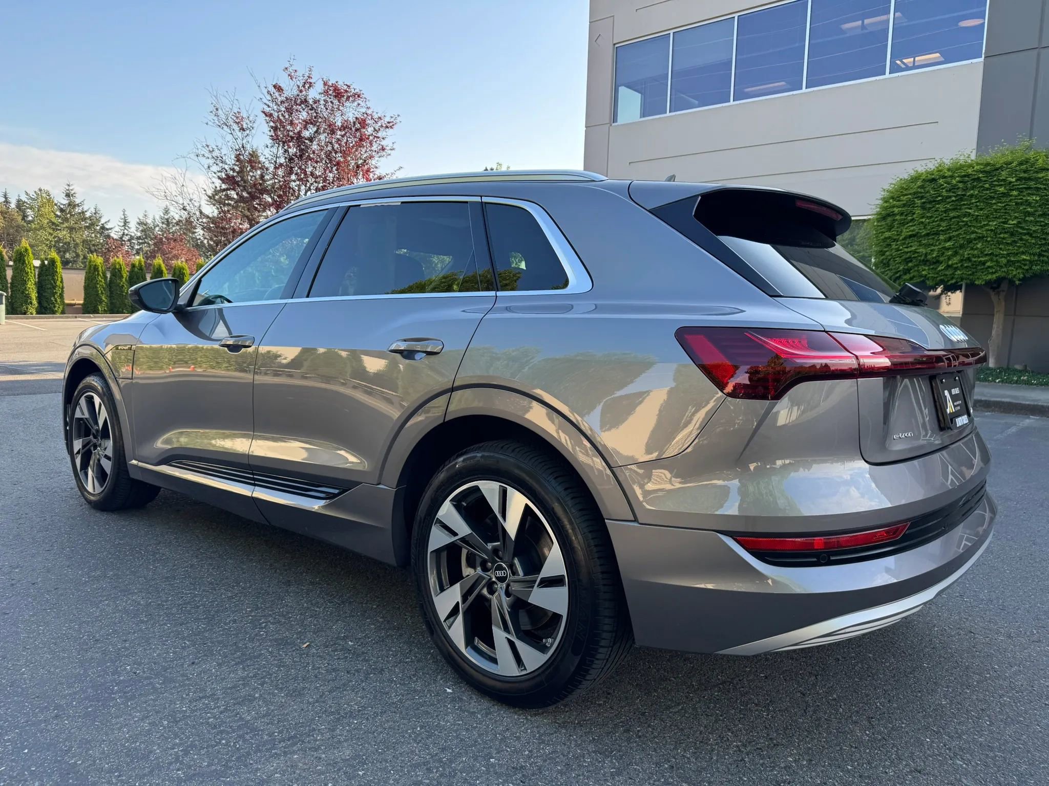 Used 2022 Audi e-tron Premium AWD/4WD image 7