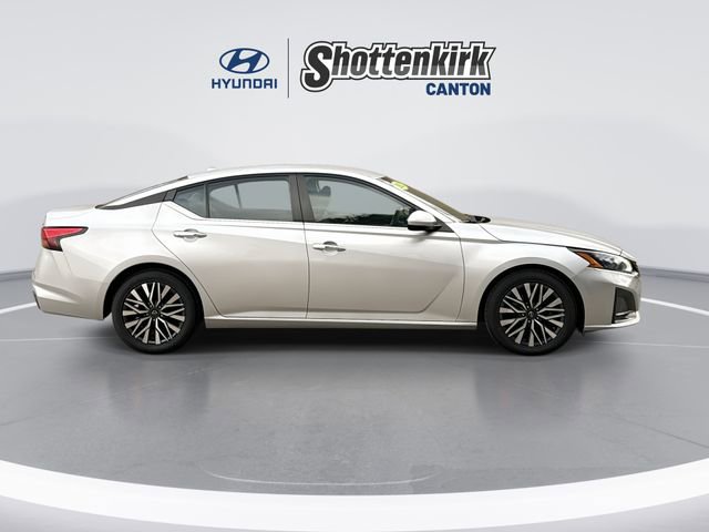 Used 2023 Nissan Altima 2.5 SV image 9