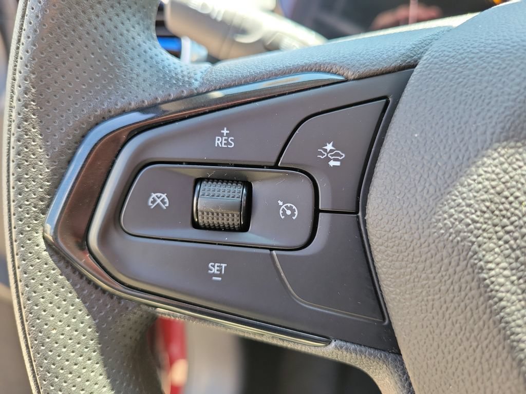 Used 2025 Chevrolet Trax LT FWD image 23