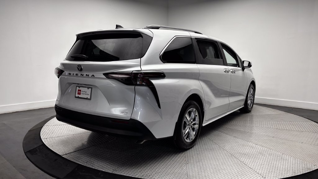 Certified 2026 Toyota Sienna XLE FWD image 45