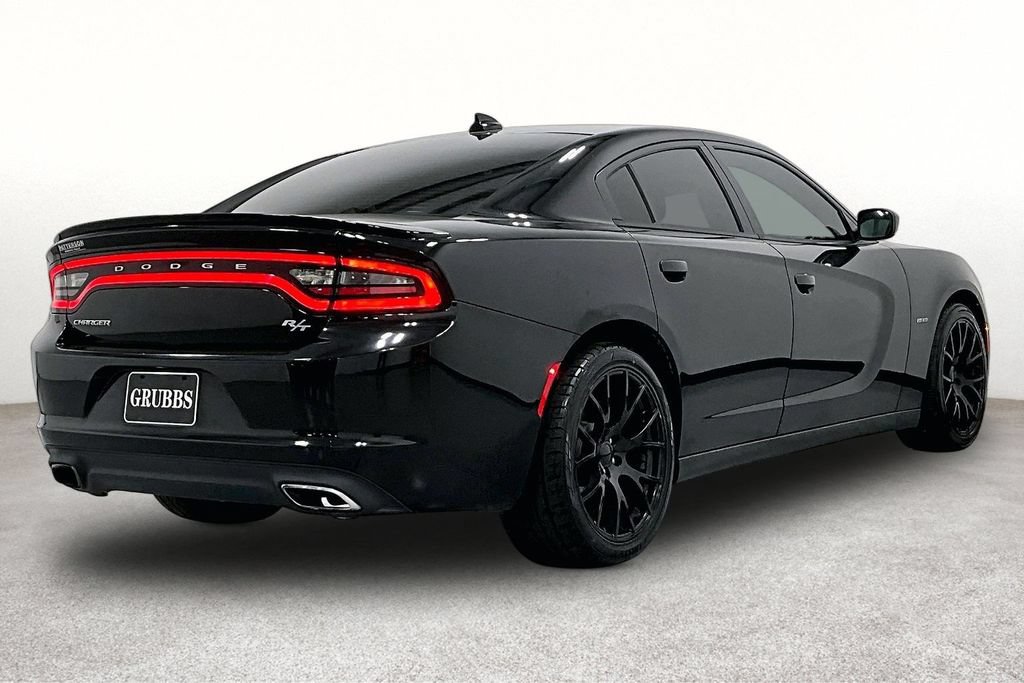 Used 2017 Dodge Charger R/T RWD image 2