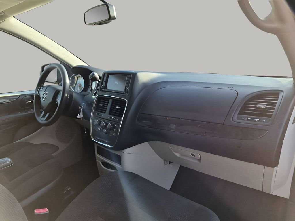 Used 2018 Dodge Grand Caravan SE w/ UConnect Hands-Free Group image 14