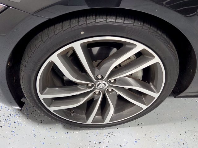Used 2024 Jaguar XF R-Dynamic SE AWD/4WD image 17
