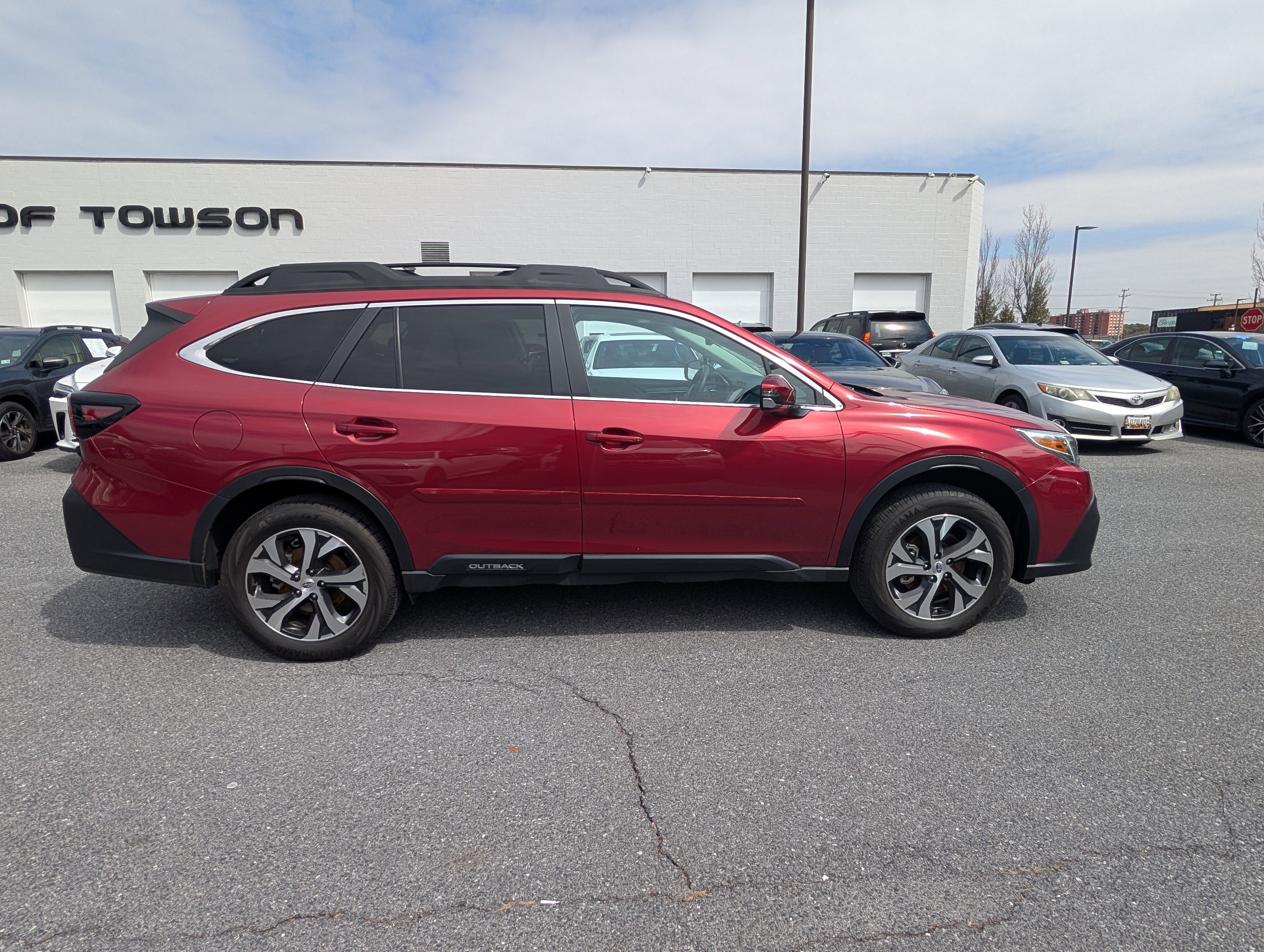 Used 2020 Subaru Outback Limited image 2