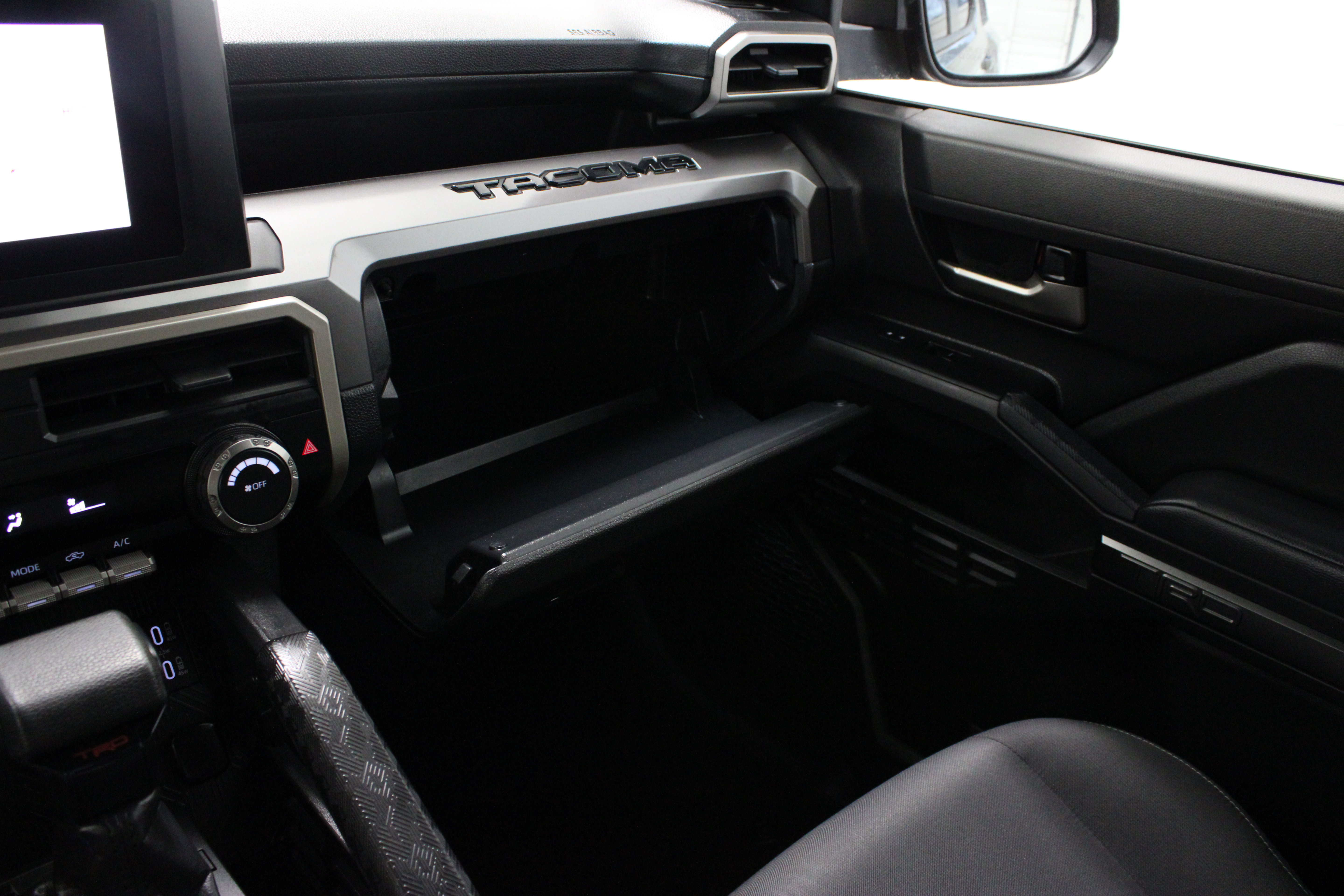 Used 2024 Toyota Tacoma TRD Sport AWD/4WD image 23
