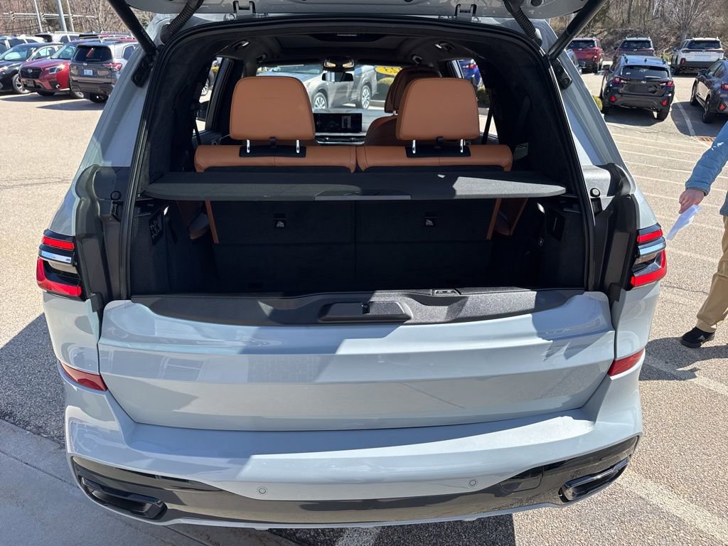 Used 2023 BMW X7 xDrive40i w/ M Sport Package image 24