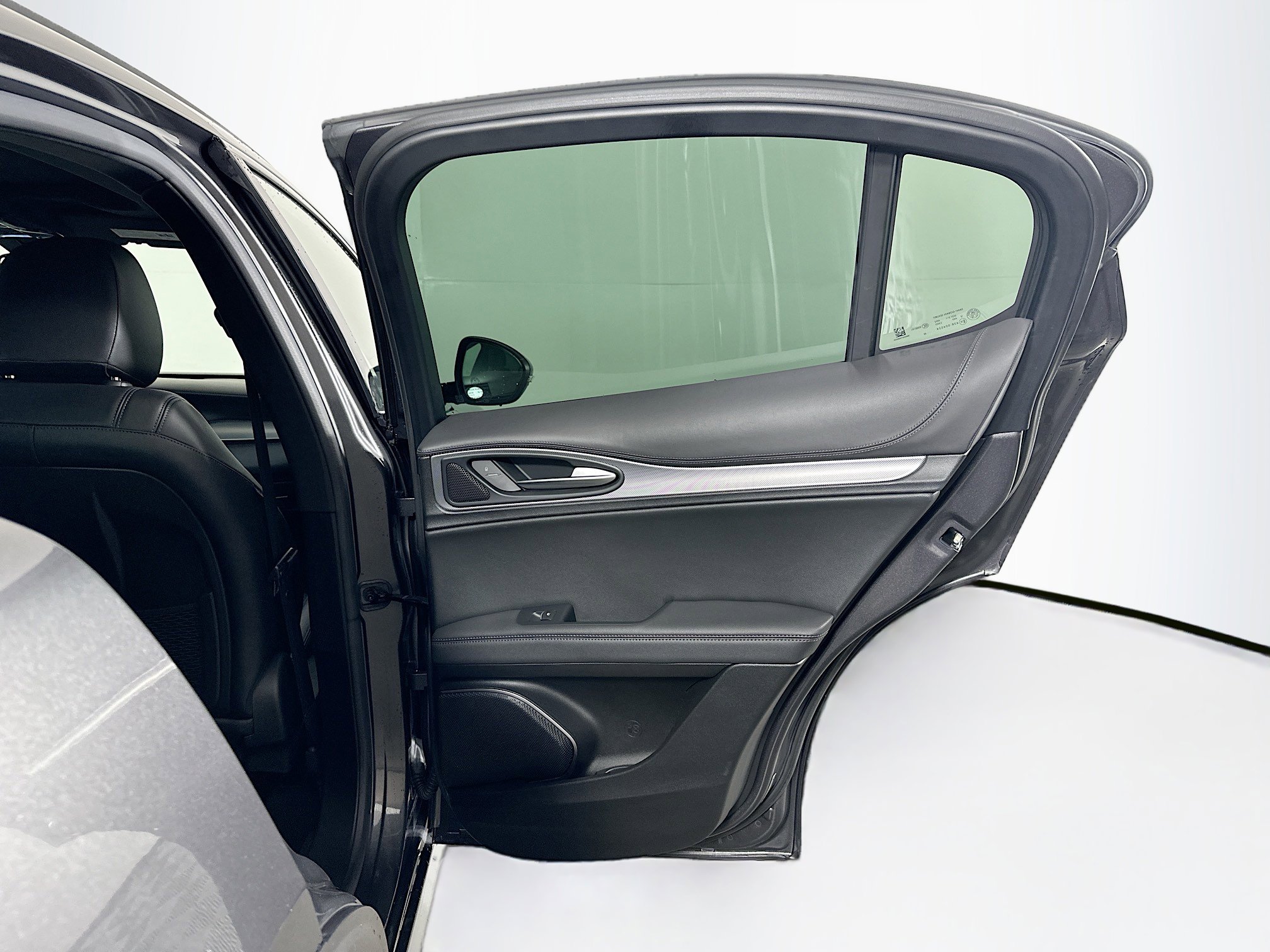 Used 2023 Alfa Romeo Stelvio Veloce AWD/4WD image 31