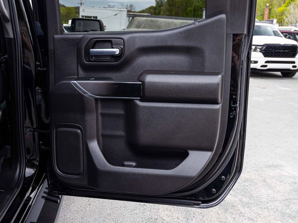 Used 2025 Chevrolet Silverado 1500 Custom Trail Boss w/ Midnight Edition AWD/4WD image 15
