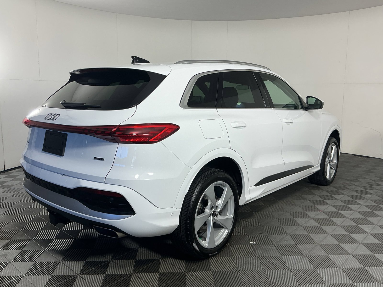 Used 2025 Audi Q5 Premium Plus w/ Premium Plus AWD/4WD image 8
