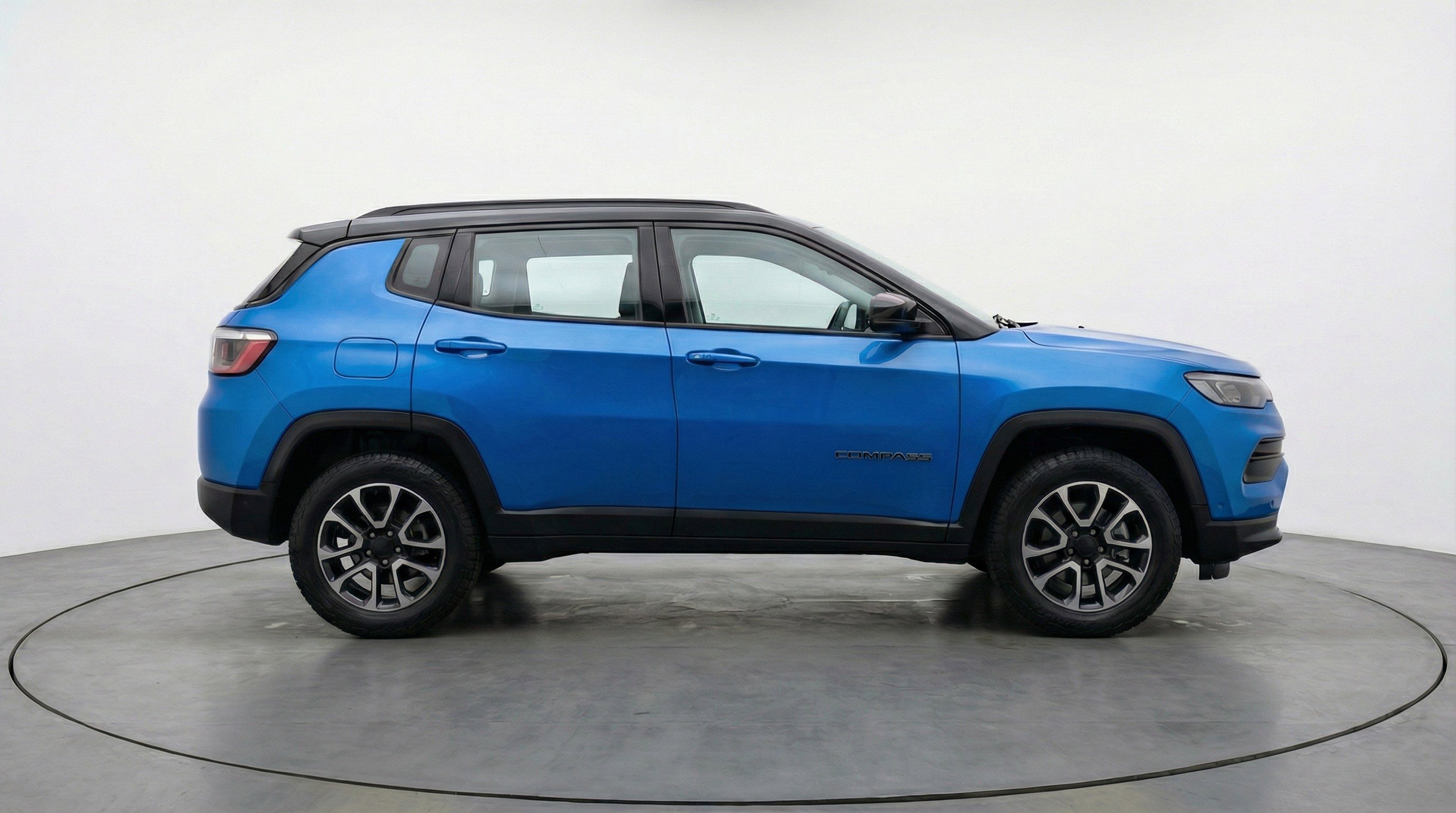 Used 2025 Jeep Compass Trailhawk AWD/4WD image 11