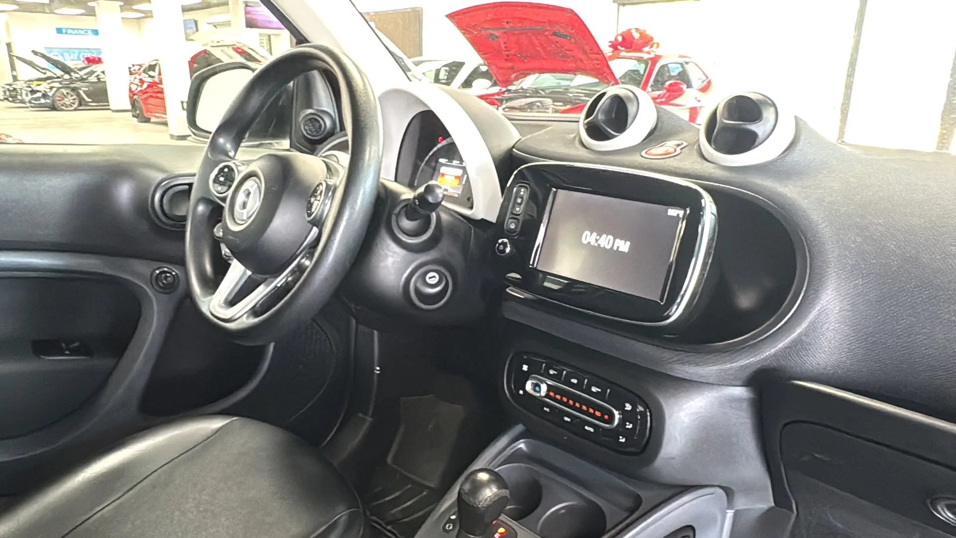 Used 2017 smart fortwo pure RWD image 13