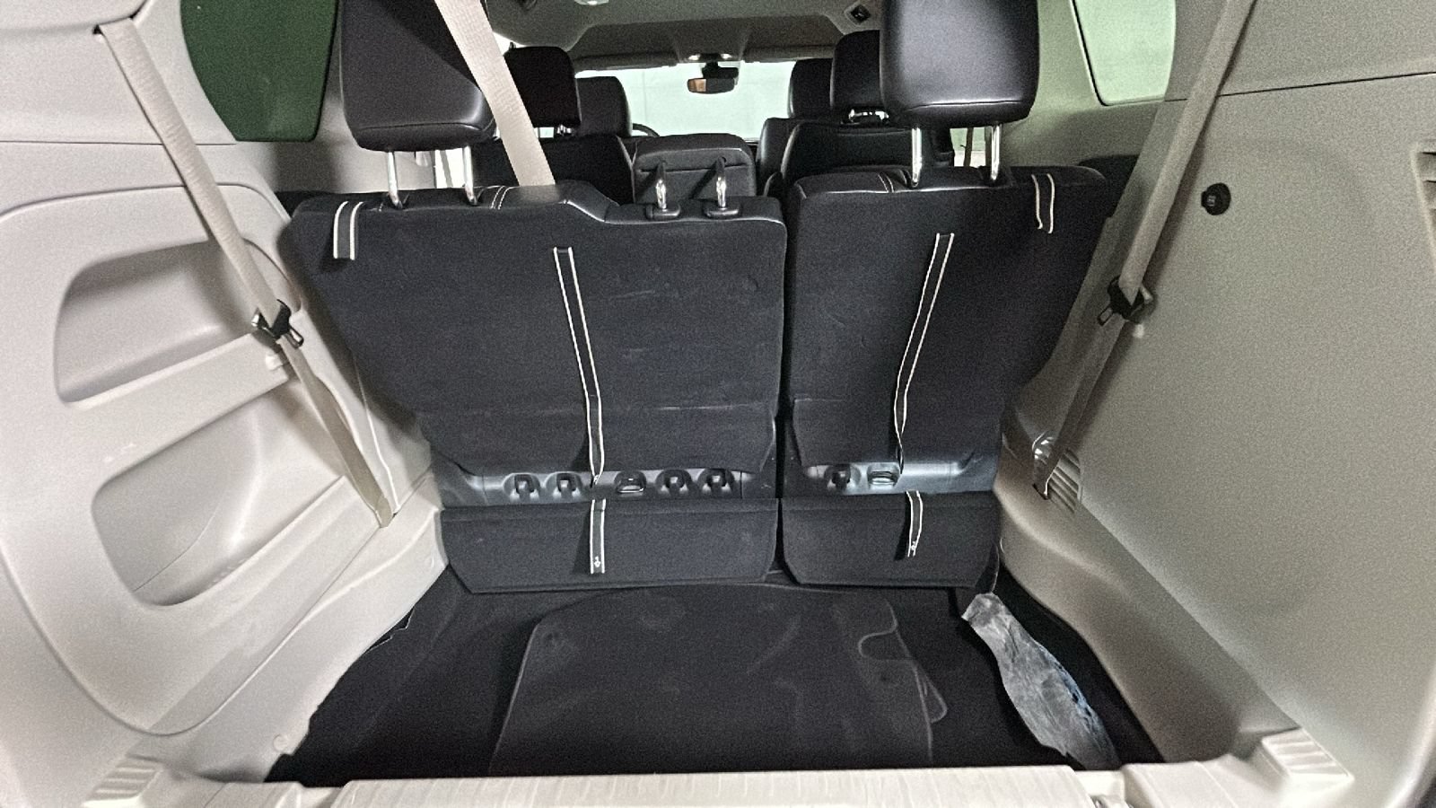 Used 2024 Chrysler Pacifica Touring-L FWD image 32