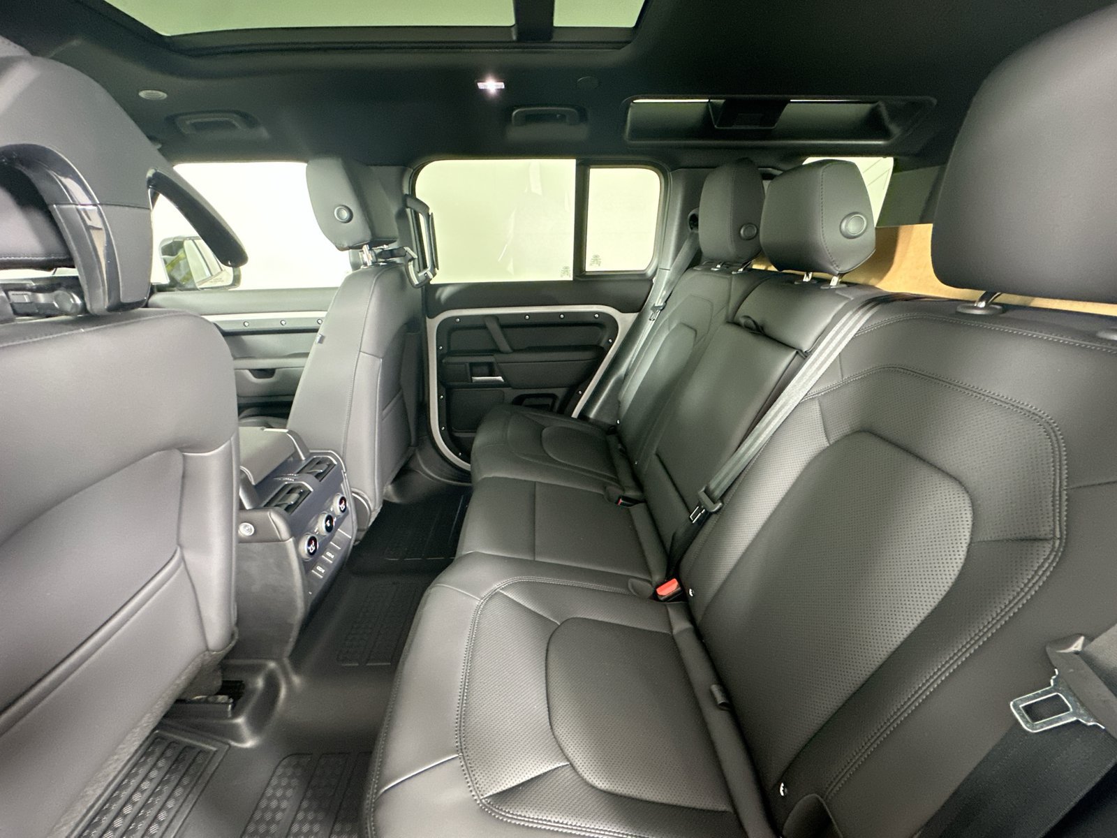 New 2026 Land Rover Defender 110 S AWD/4WD image 39